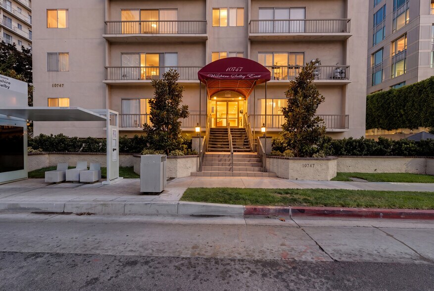 Building Photo - 10747 Wilshire Blvd