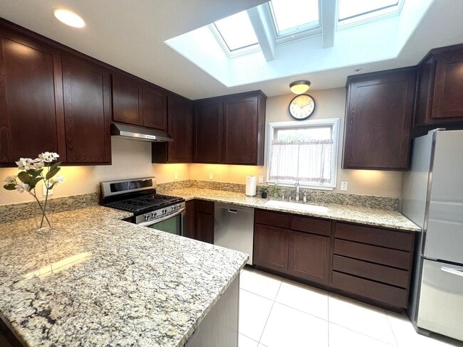 Building Photo - 460 Lindberg Cir