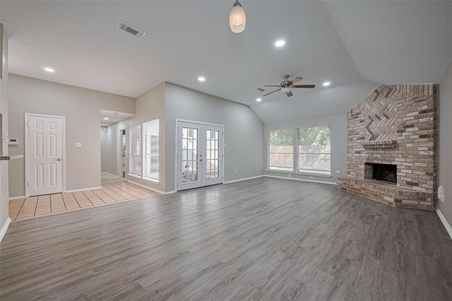 Building Photo - 2339 Loyanne Dr