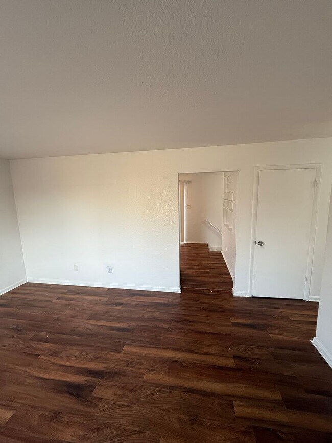 Building Photo - Lansing27