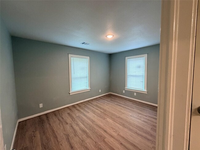 Building Photo - 505 Sikes St