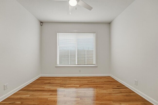 Building Photo - 502 Sunrise Cir