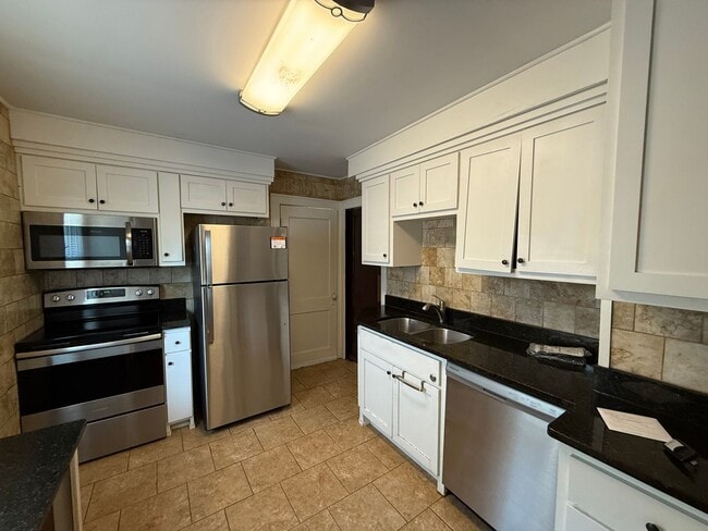 Building Photo - Charming 3 bedroom 1 bath in University/Lexington neighborhood!