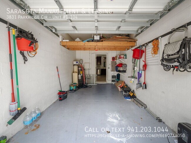 Building Photo - 3831 Parkridge Cir