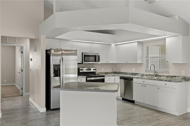 Building Photo - 3919 SW 14th Pl