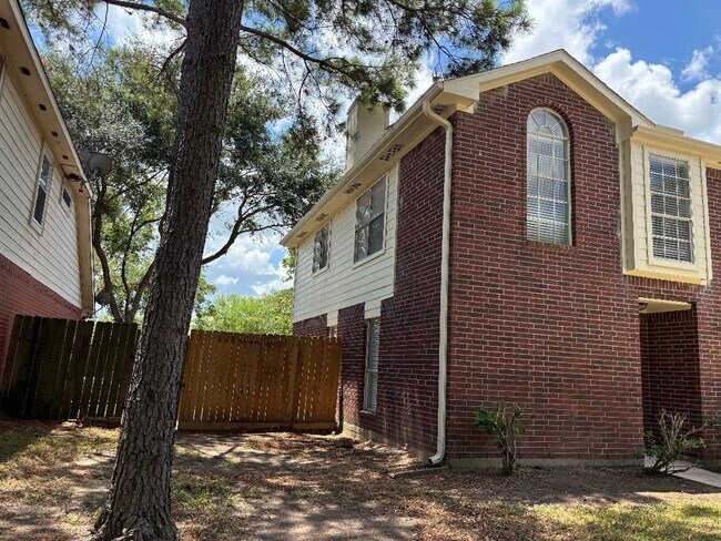 Building Photo - 16003 Mission Glen Dr