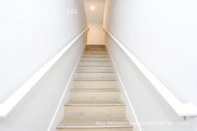 Building Photo - 919 E Lemon St