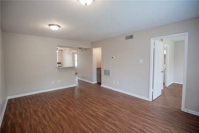 Building Photo - 1902 Woodsman Dr