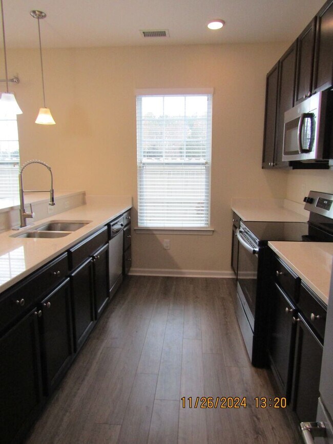 Building Photo - Hickory Manor
