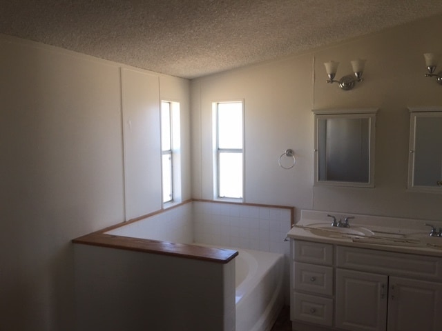 Building Photo - Cute Country Home