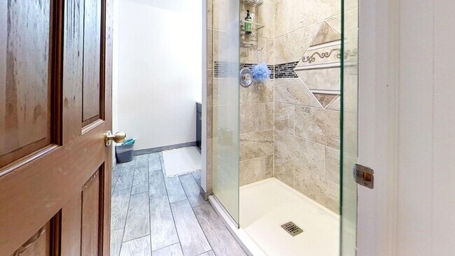 Building Photo - East Lakeview Duplexed Two Bedroom Two Bath
