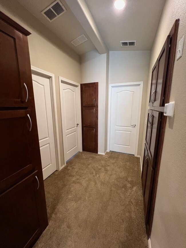 Building Photo - Beautiful Newer Home