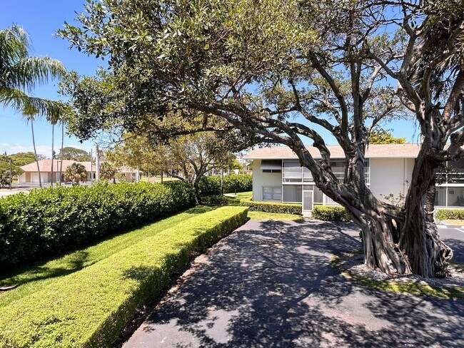 Building Photo - 620 Horizon W