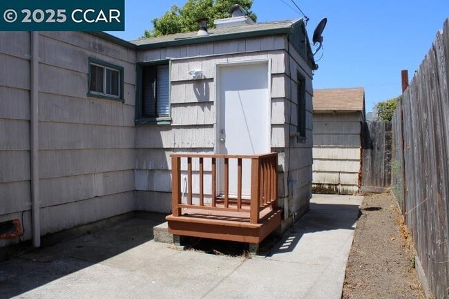 Building Photo - 835 33rd St