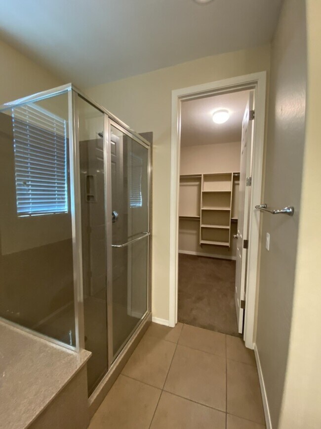 Building Photo - 3726 E Angstead Dr