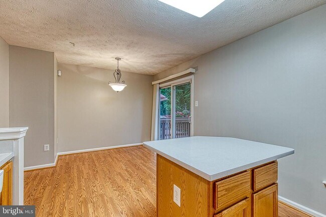 Building Photo - 27 Silver Birch Ct