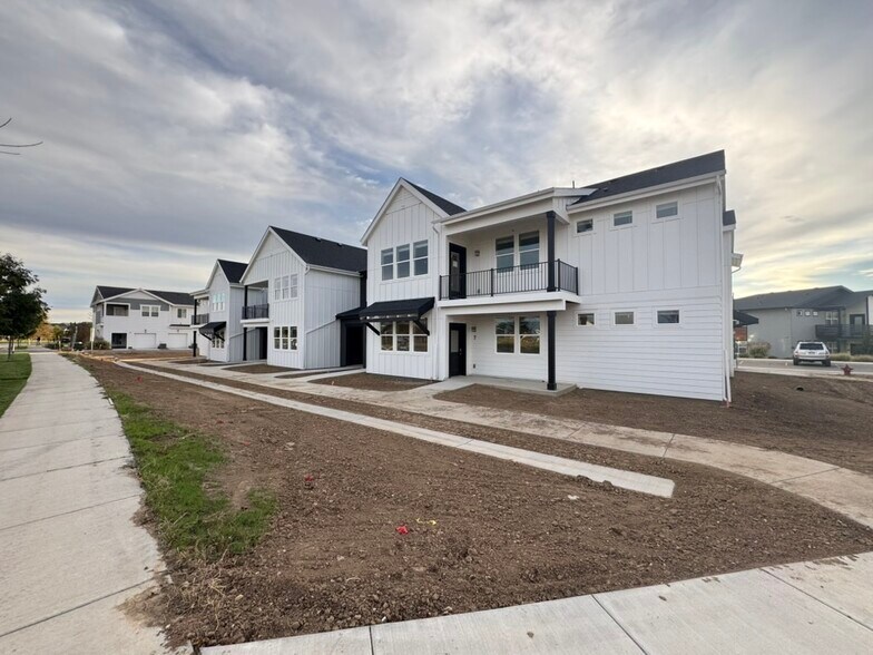Looking East - 1811 Bounty Dr