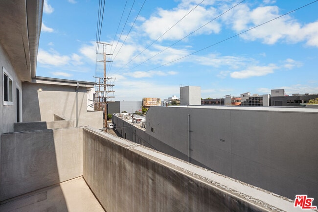 Building Photo - 1650 S Bentley Ave