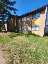 Building Photo - 7050 Wildwood Cir