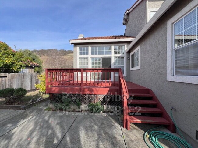 Building Photo - 3213 Hilton Head Dr