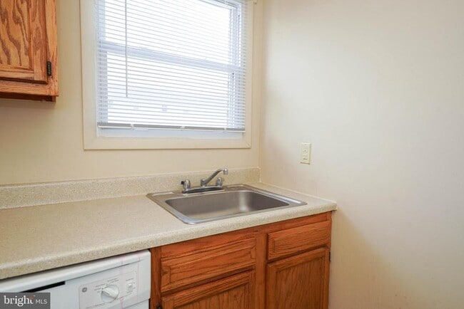 Building Photo - 738 Hemlock St