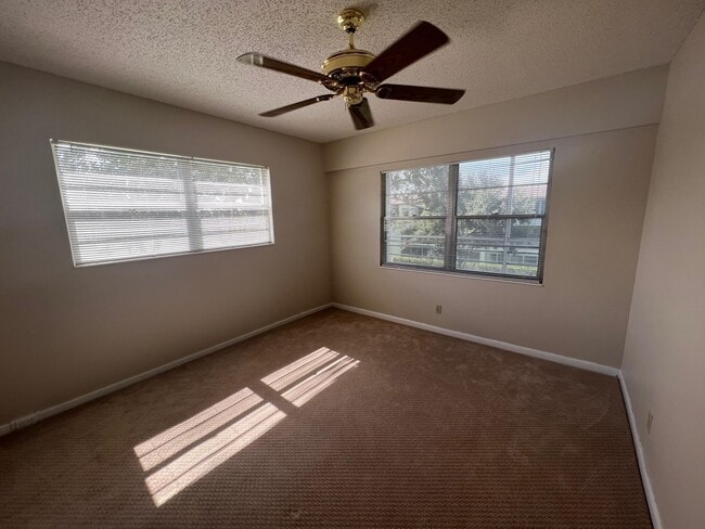 Building Photo - 417 Mansfield I