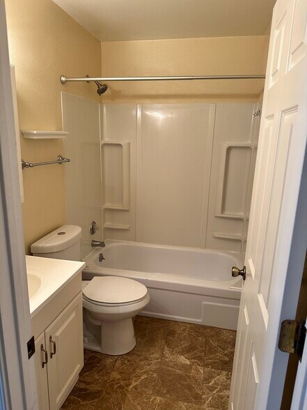 Building Photo - 200 SW Florence Ave