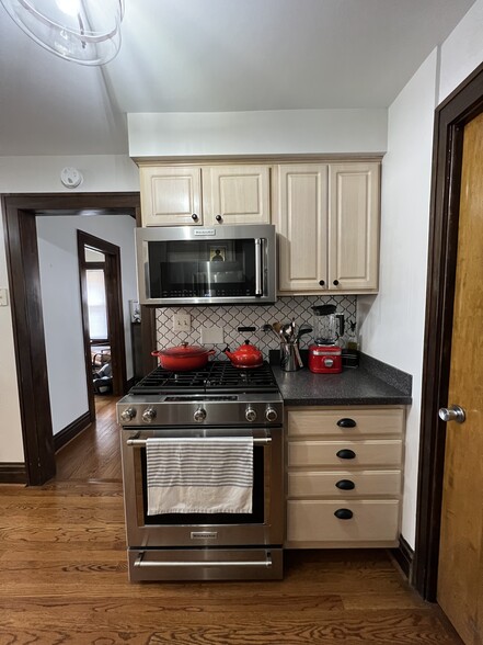 Kitchen - 111 North Clara Pl
