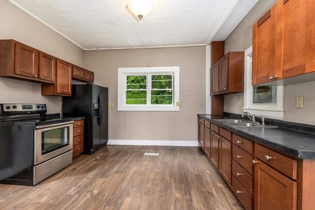 Building Photo - 639 Caledonia Pl