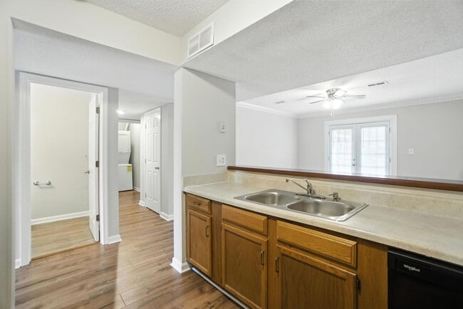 Building Photo - Updated Brick Condo in the Heart of Downto...