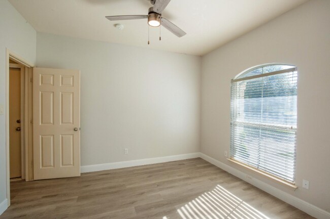 Building Photo - 3121 Blue Ridge Dr