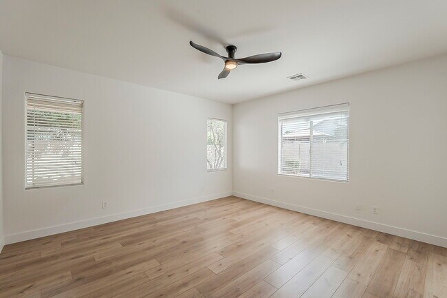 Building Photo - 3877 S Coach House Dr