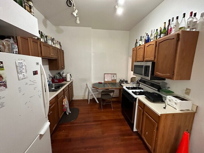 Building Photo - 269 Emming St