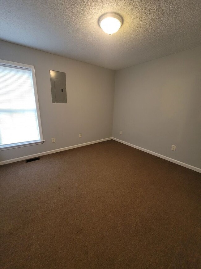 Building Photo - 3 BR in High Point!