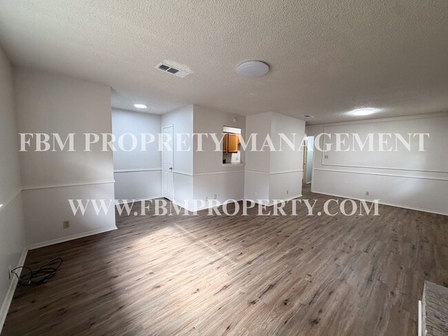 Building Photo - 221 Highland Ave