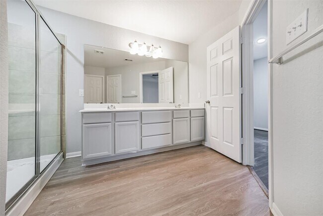 Building Photo - 14906 Twilight Knl Trl