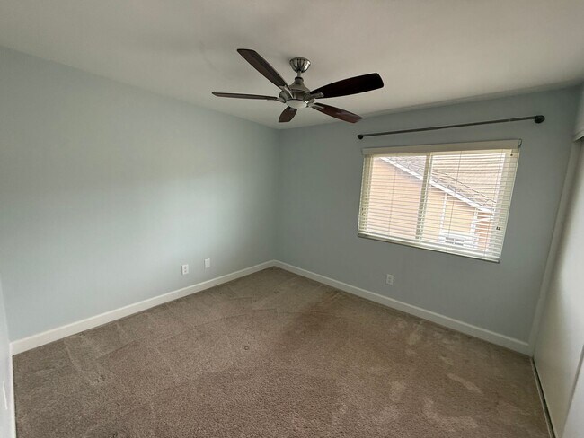 Building Photo - 635 Aliento Way