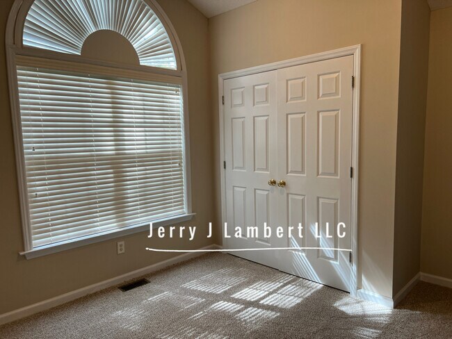Building Photo - 106 Abram Way