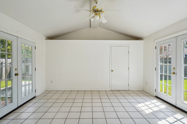 Building Photo - 9441 Sharla Dr