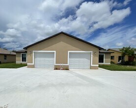 Building Photo - Duplex in Cape Coral! 3-bedroom 2-bathroom...