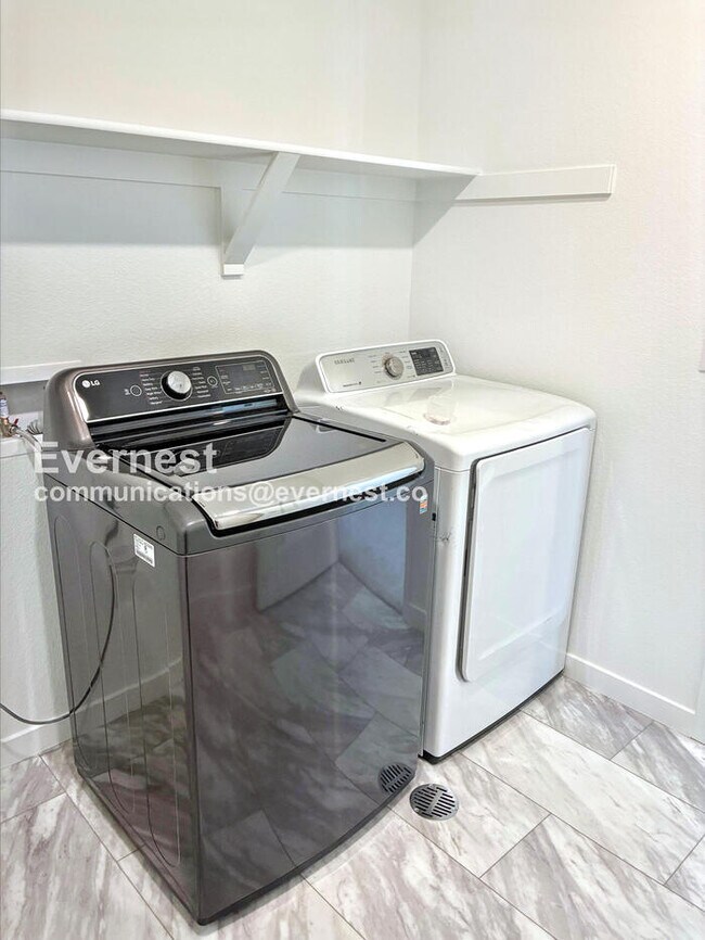 Building Photo - 740 Columbia St