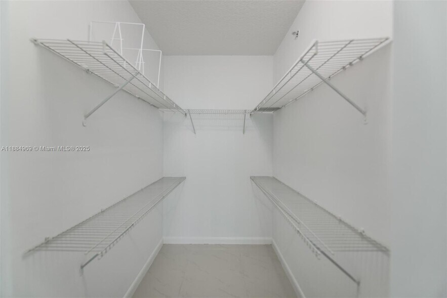 Building Photo - 31 SE 5th St