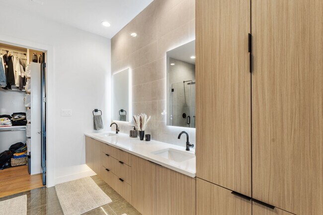 Building Photo - 1504 Ennis St