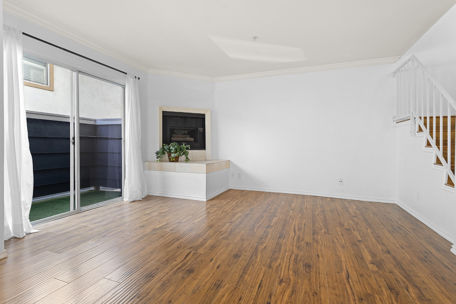 Living Room - 4511 Murietta Ave