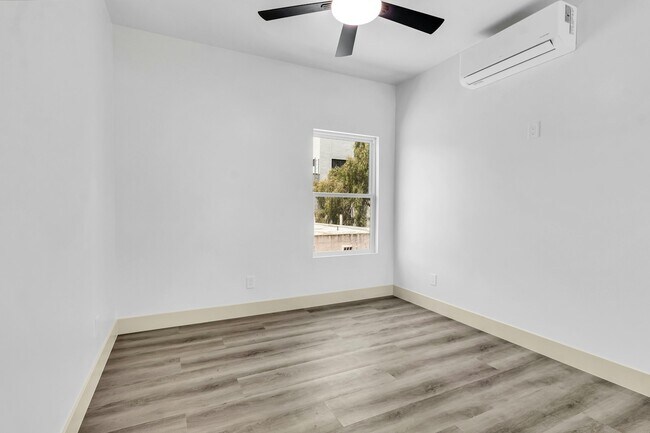 Building Photo - 422 Arbor Dr
