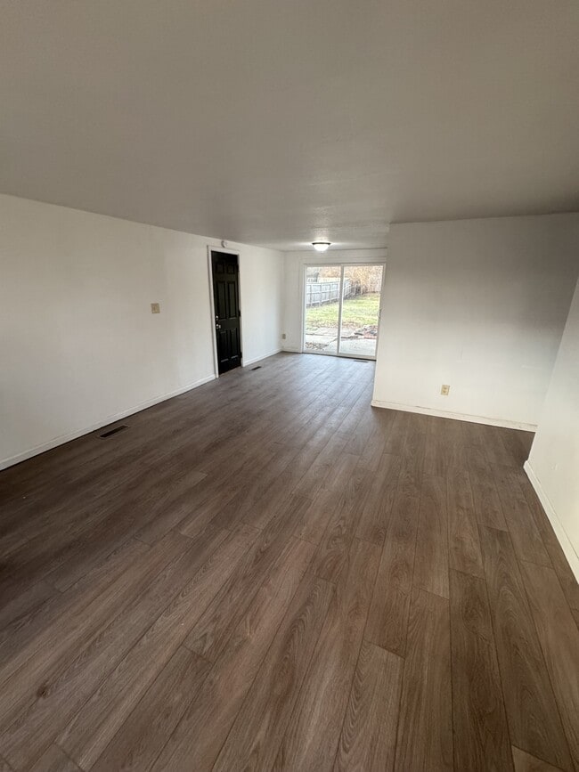 Building Photo - 2524 Cle Elum Dr