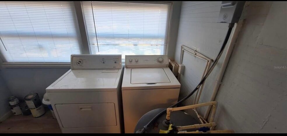 Building Photo - 821 Newton Ave S