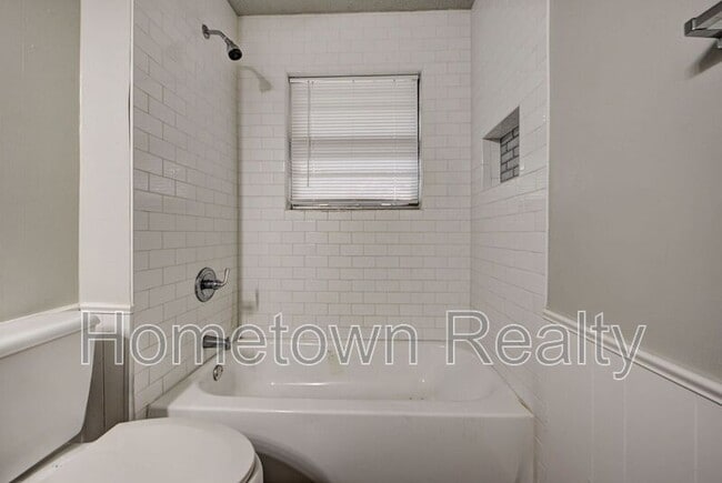 Building Photo - 605 W Clarke St