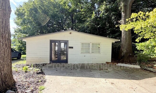 Building Photo - 328 Maple St