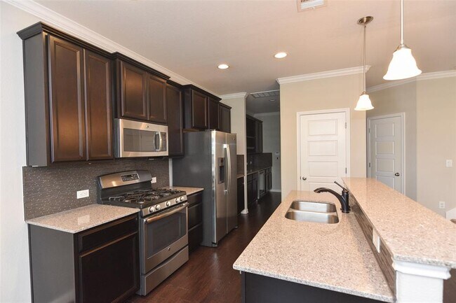 Building Photo - 13400 Briarwick Dr